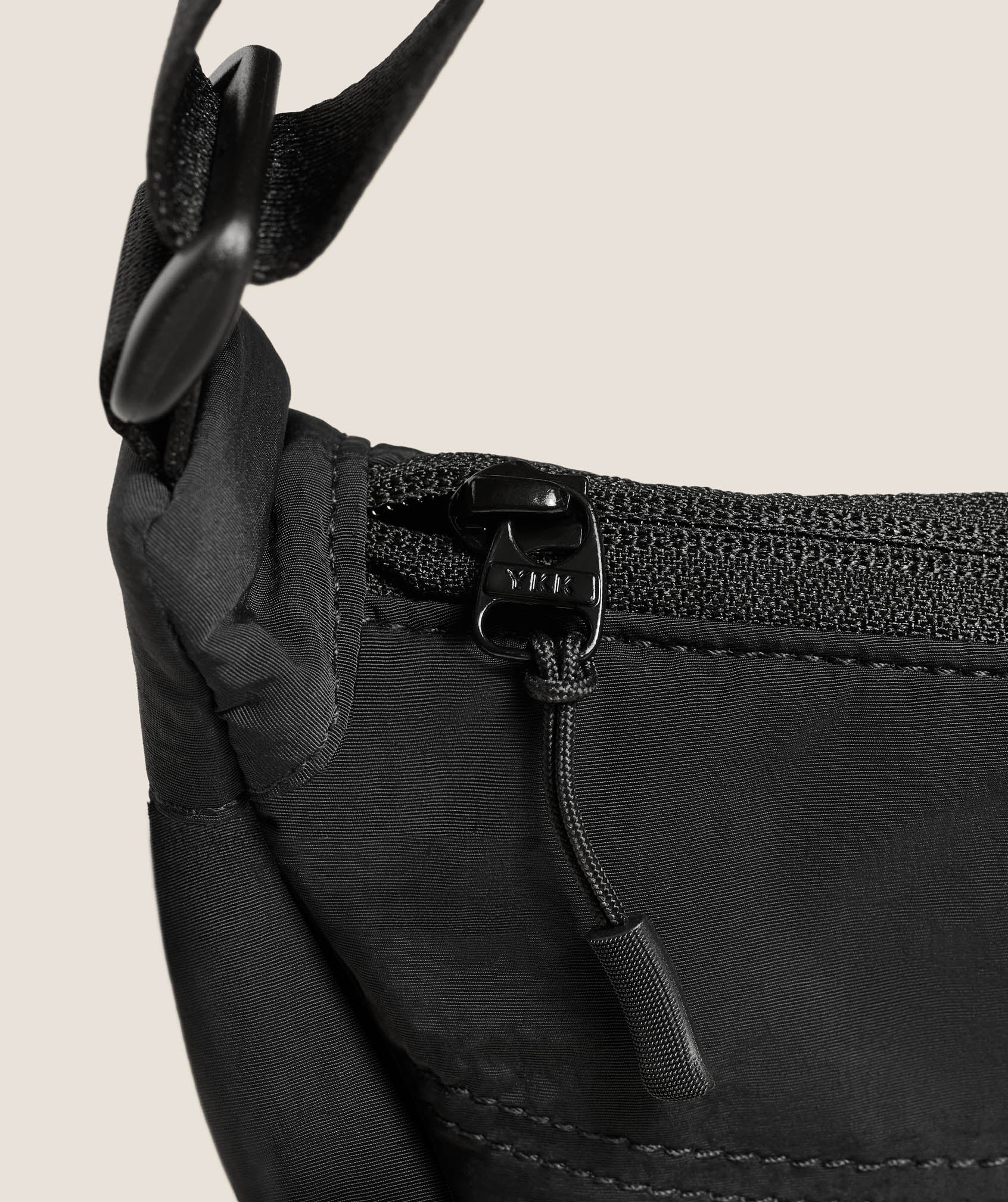 gymshark-everyday-seamless-pleat-crossbody-umh-ngetasche-4 image 5