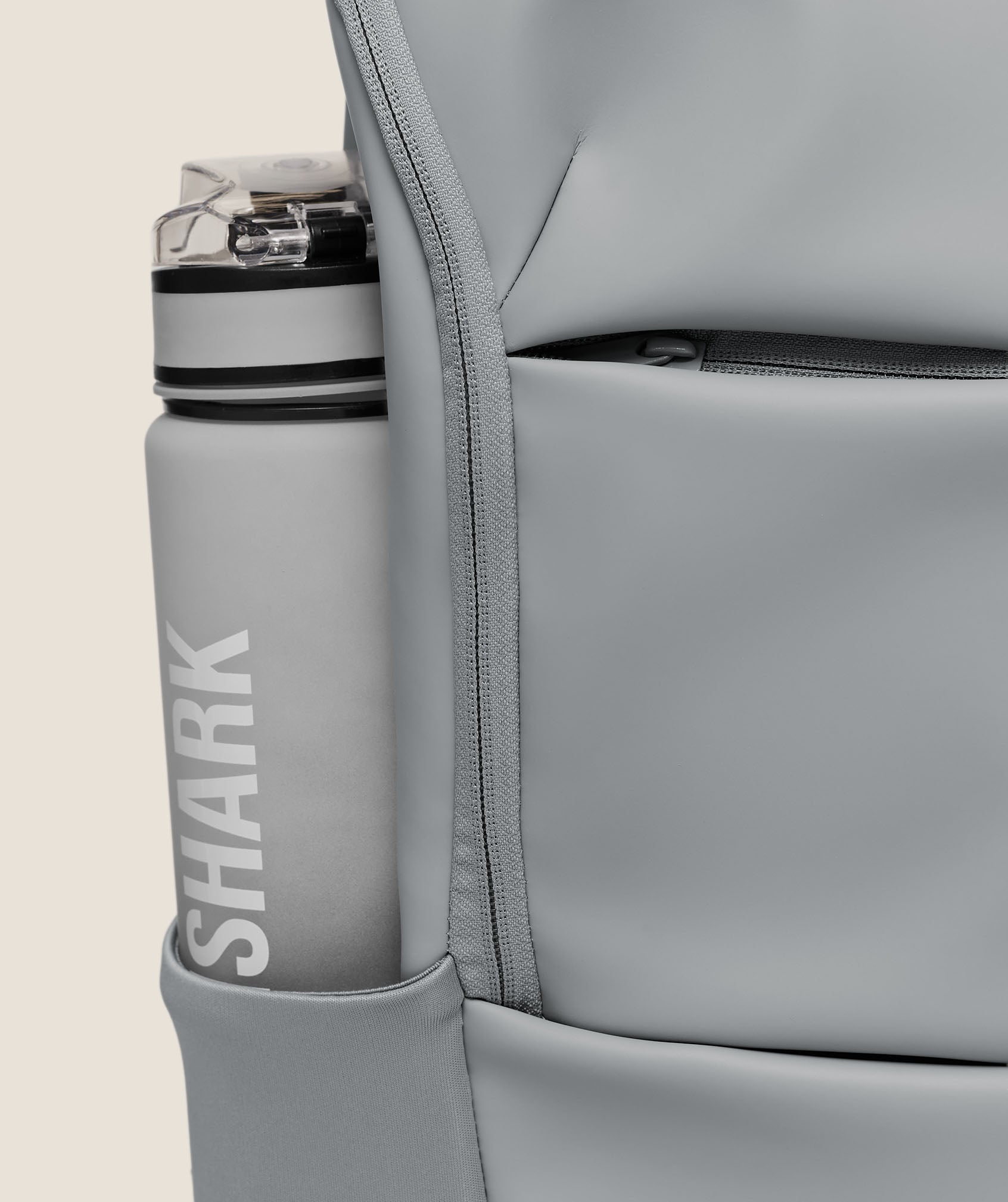 gymshark-everyday-seamless-sleek-rucksack-23-l-laptopfach image 4