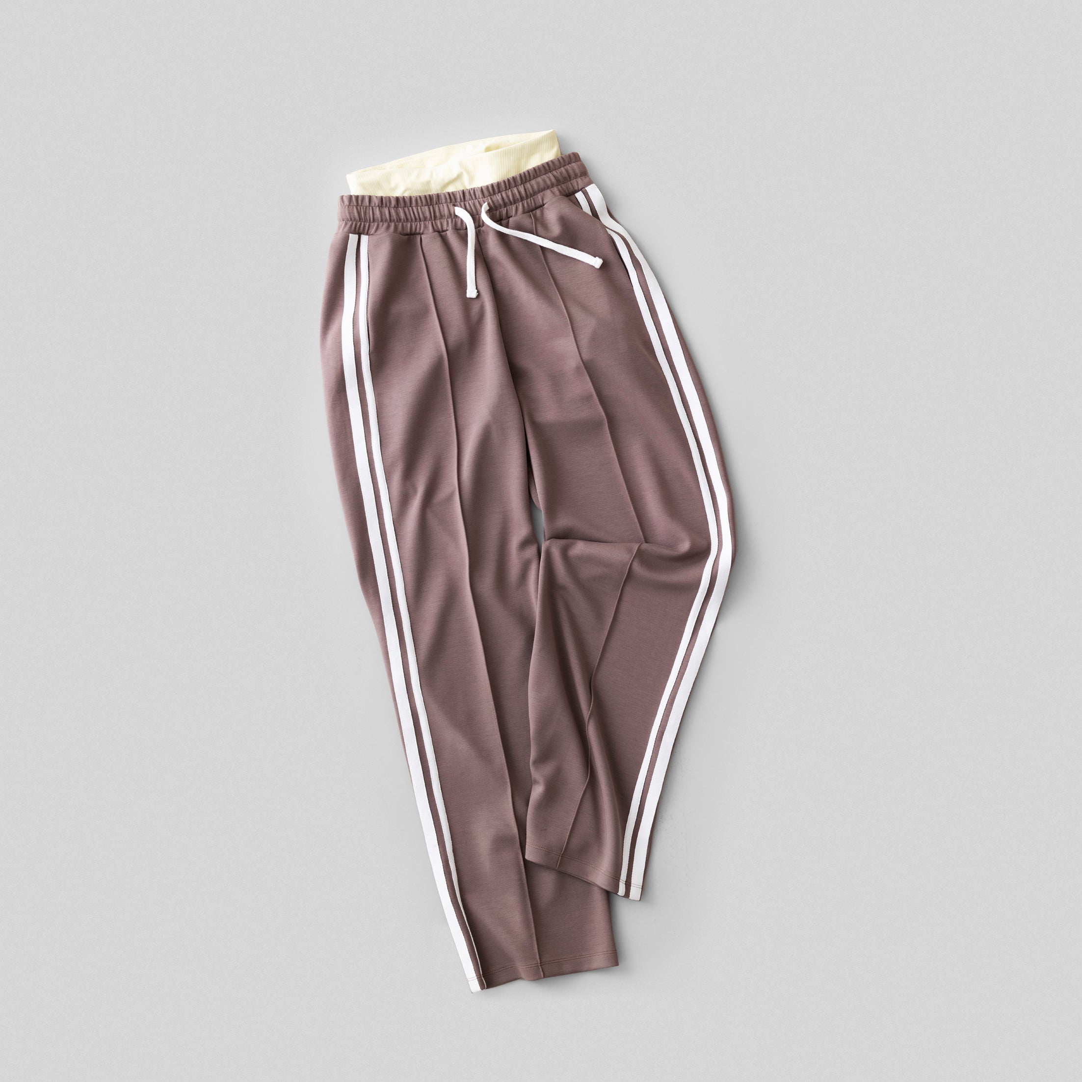 hey-honey-classic-lounge-trackpants-taupe-yogahose-weit image 3