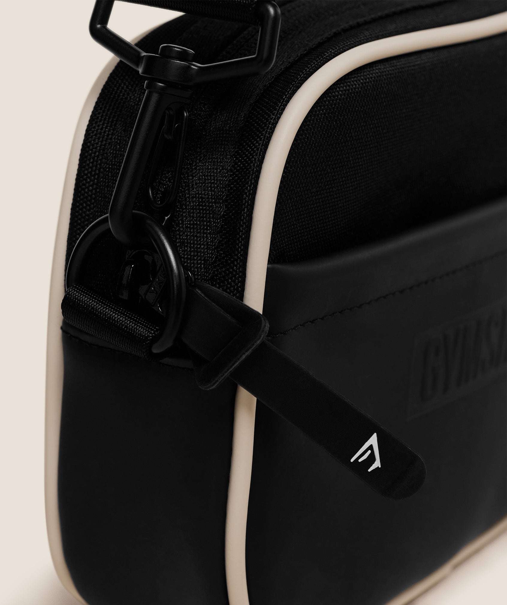 gymshark-everyday-camera-bag-kameratasche-wasserfest-3 image 2