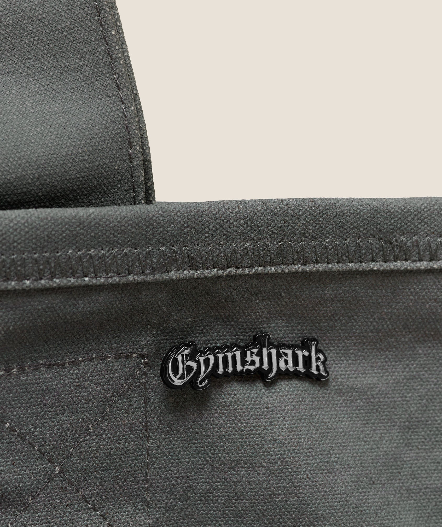 gymshark-everyday-seamless-collectible-pin-emaille-2-5cm image 2