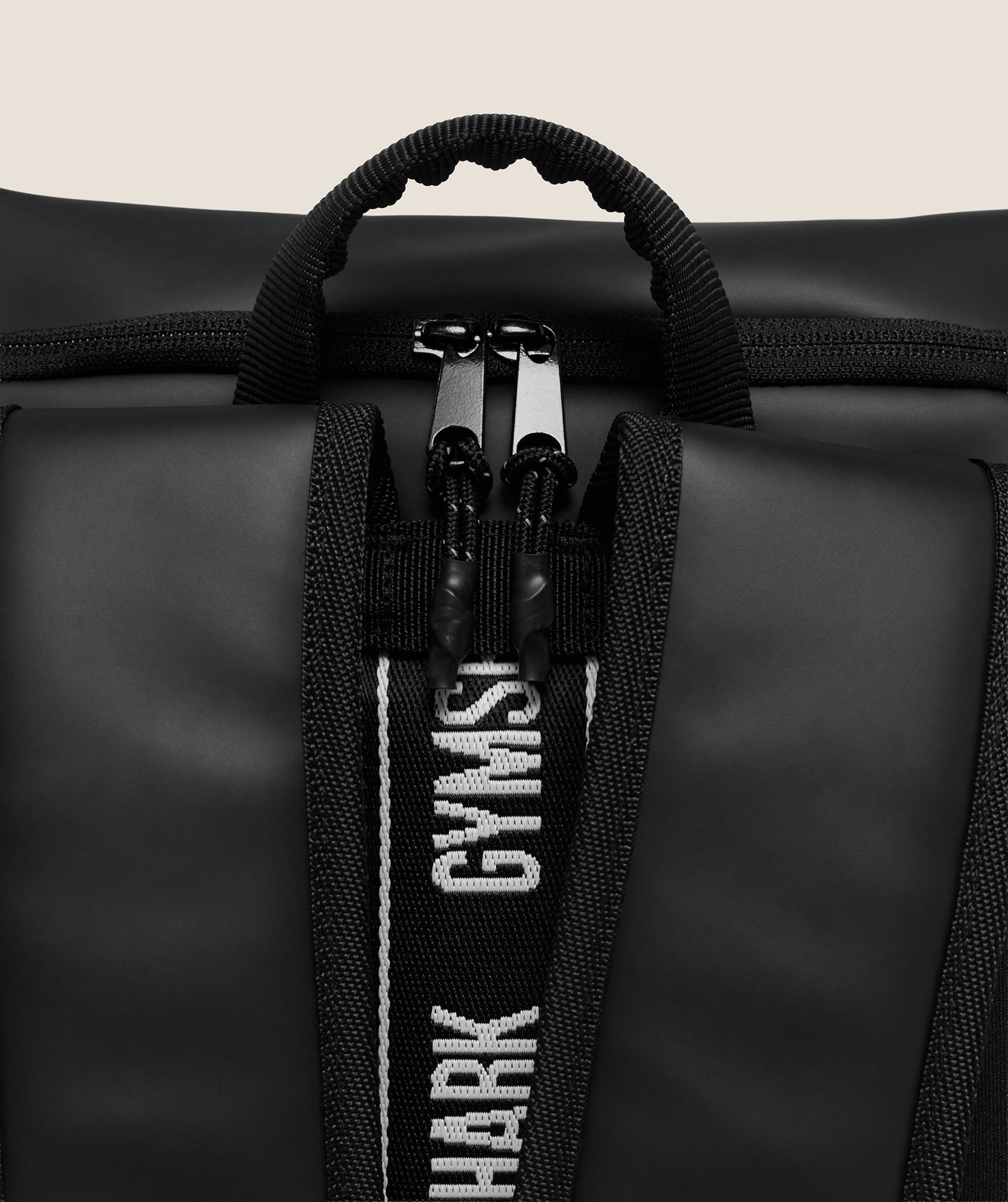 gymshark-everyday-small-sleek-backpack-rucksack-20-liter-3 image 4