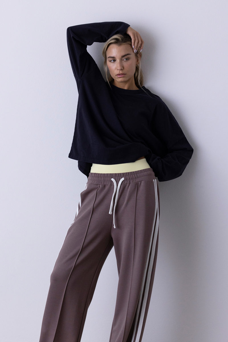 hey-honey-classic-lounge-trackpants-taupe-yogahose-weit image 8