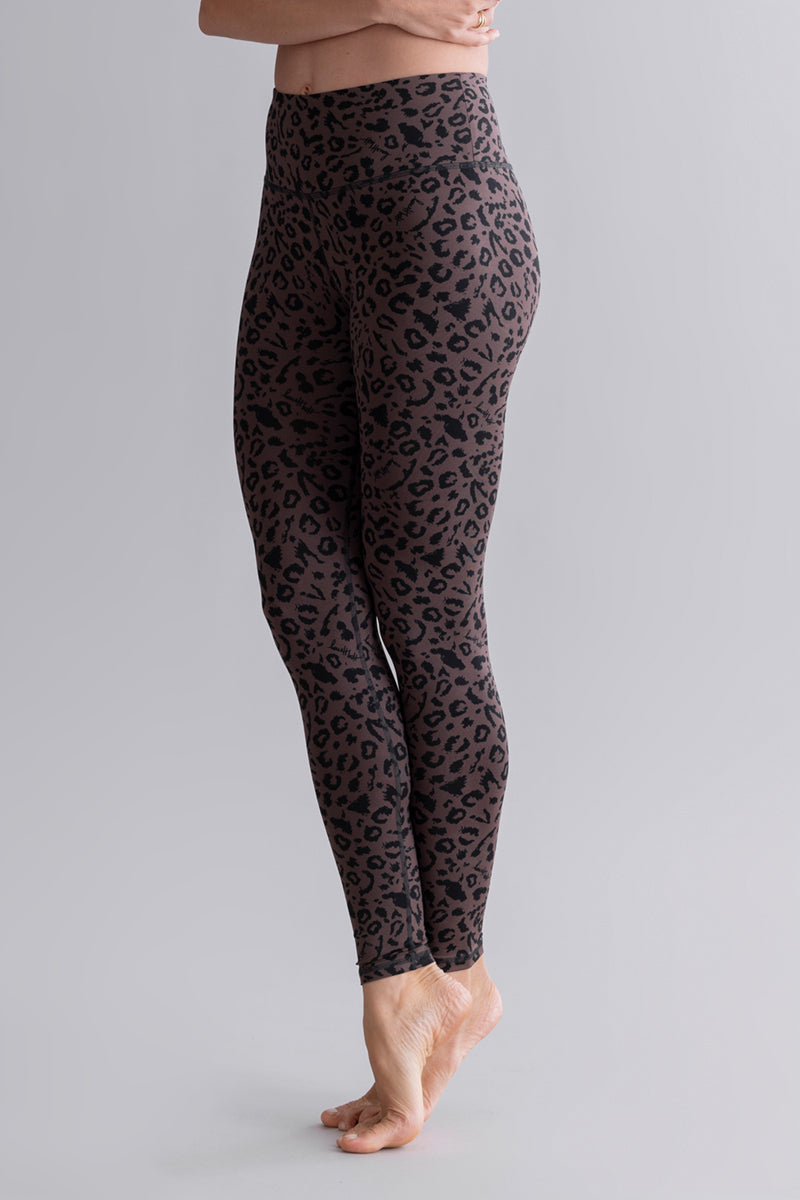hey-honey-classic-mono-leo-soft-brown-yogahose-high-waist image 2
