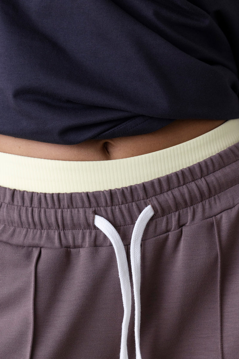 hey-honey-classic-lounge-trackpants-taupe-yogahose-weit image 6