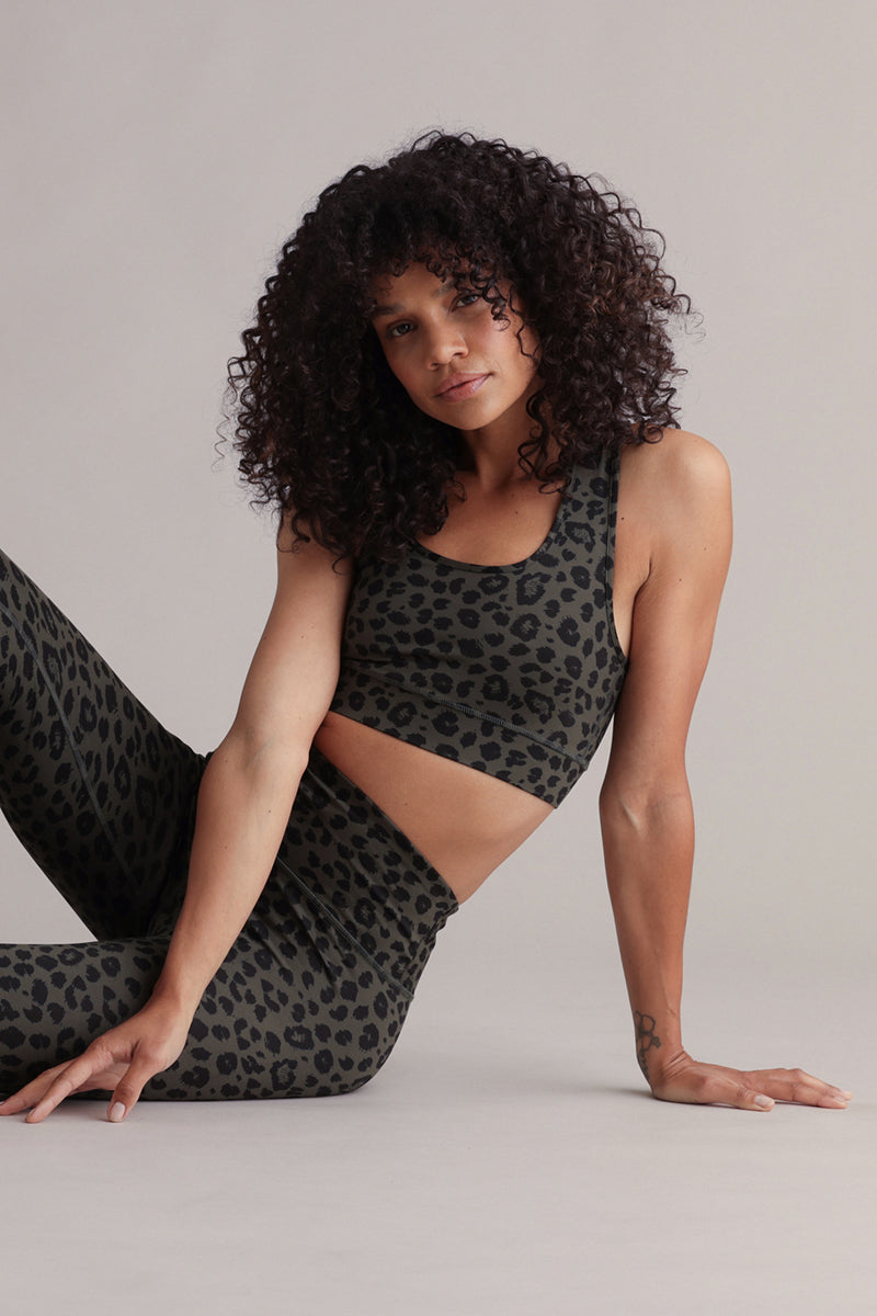 hey-honey-classic-leo-forest-yoga-set-bra-leggings image 8