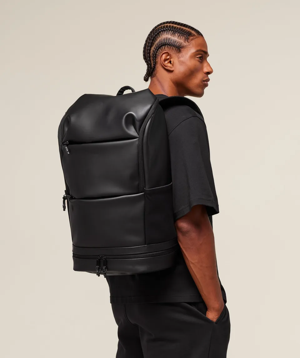 gymshark-everyday-seamless-sleek-rucksack-23l-wasserfest image 1