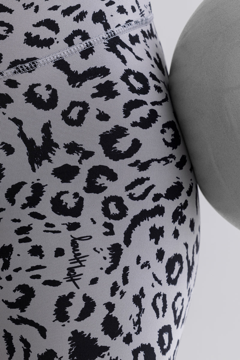 hey-honey-classic-cropped-leggings-mono-leo-stone-7-8 image 2