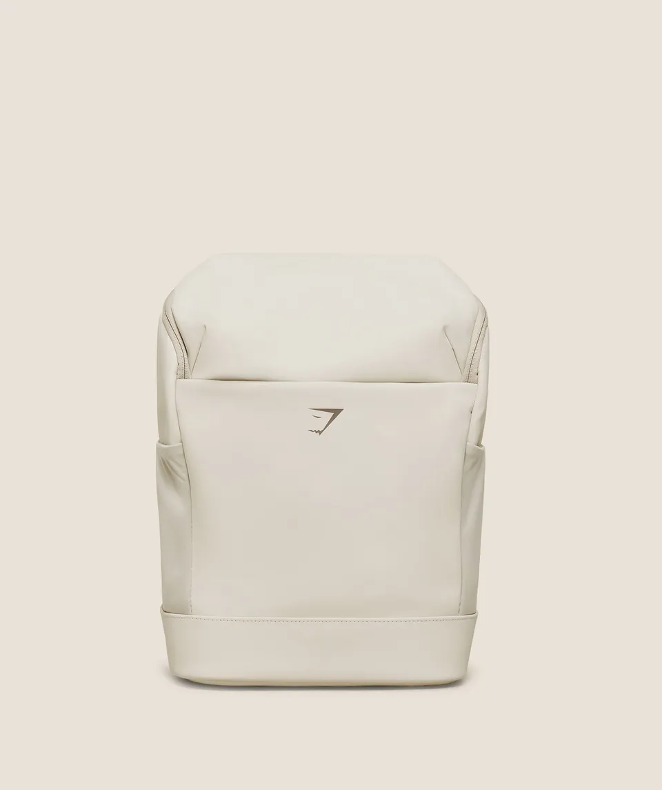 gymshark-everyday-small-sleek-backpack-rucksack-20-liter image 1