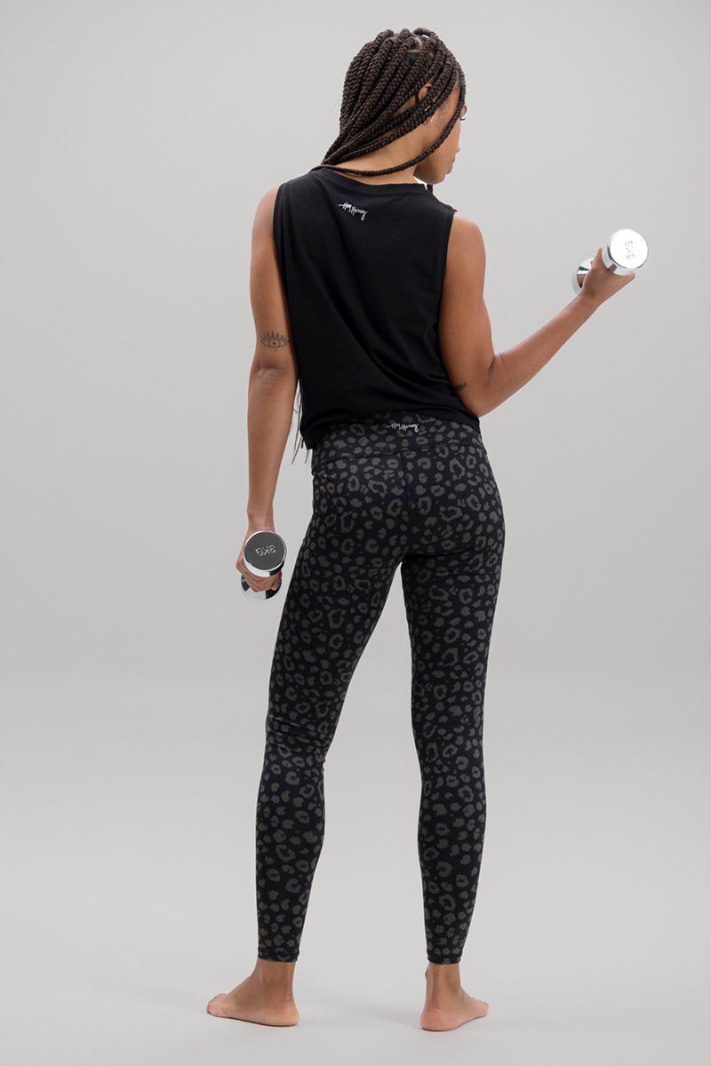 hey-honey-classic-cropped-top-black-baumwolle-wickeloptik image 4