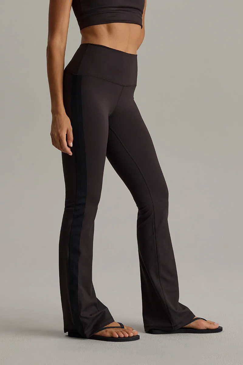 hey-honey-always-dressed-flared-leggings-stripe-braun image 1