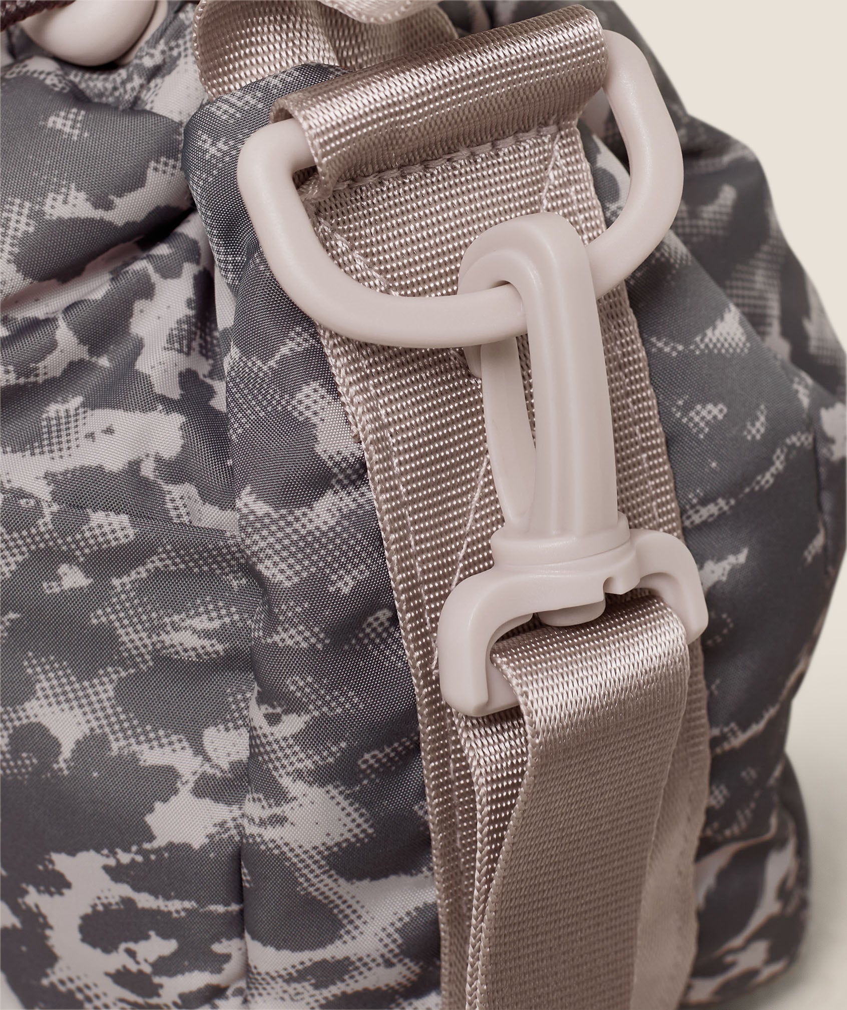 gymshark-everyday-seamless-mode-crossbody-umh-ngetasche-2-5l-3 image 5
