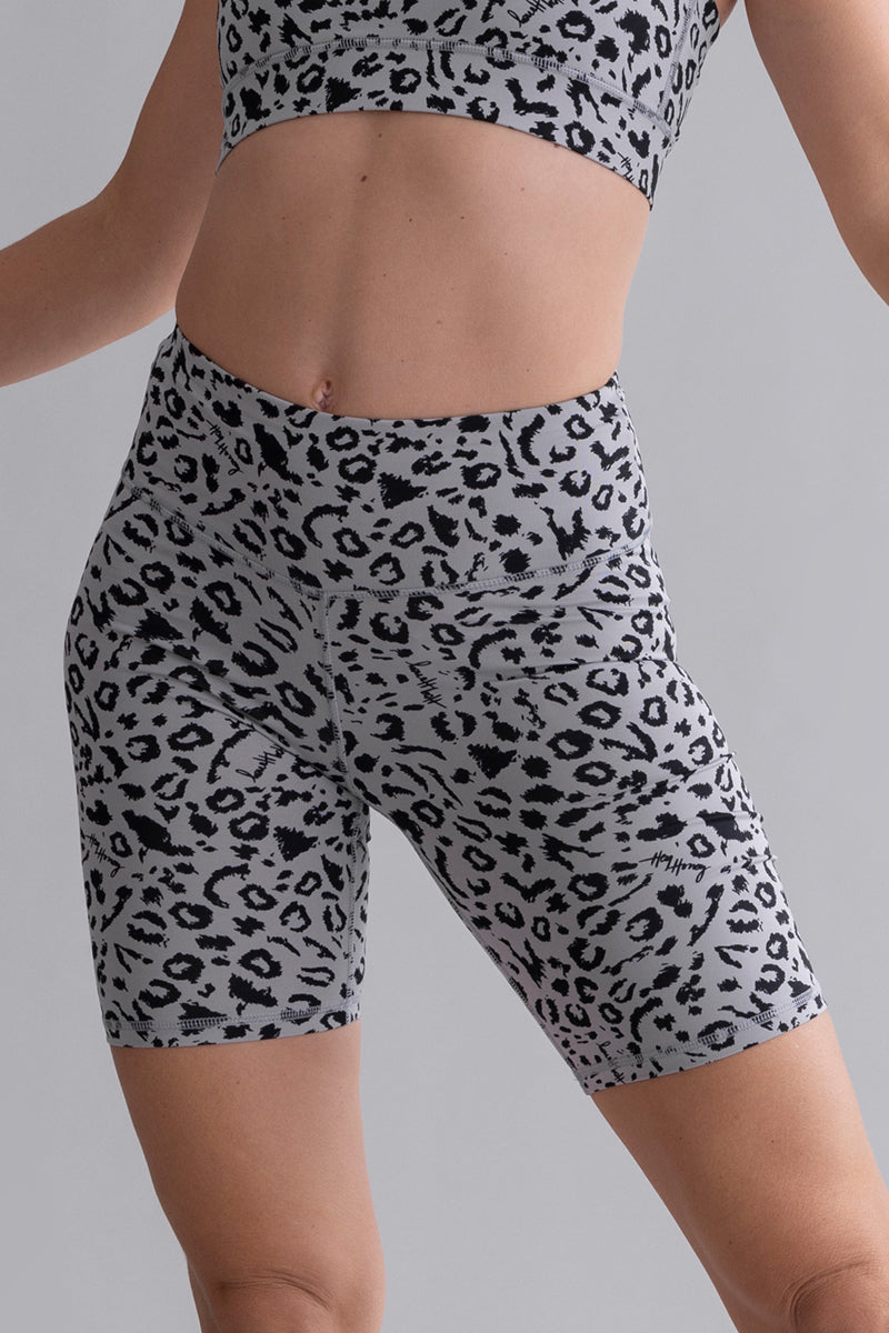 hey-honey-classic-biker-mono-leo-stone-shorts-high-waist image 3
