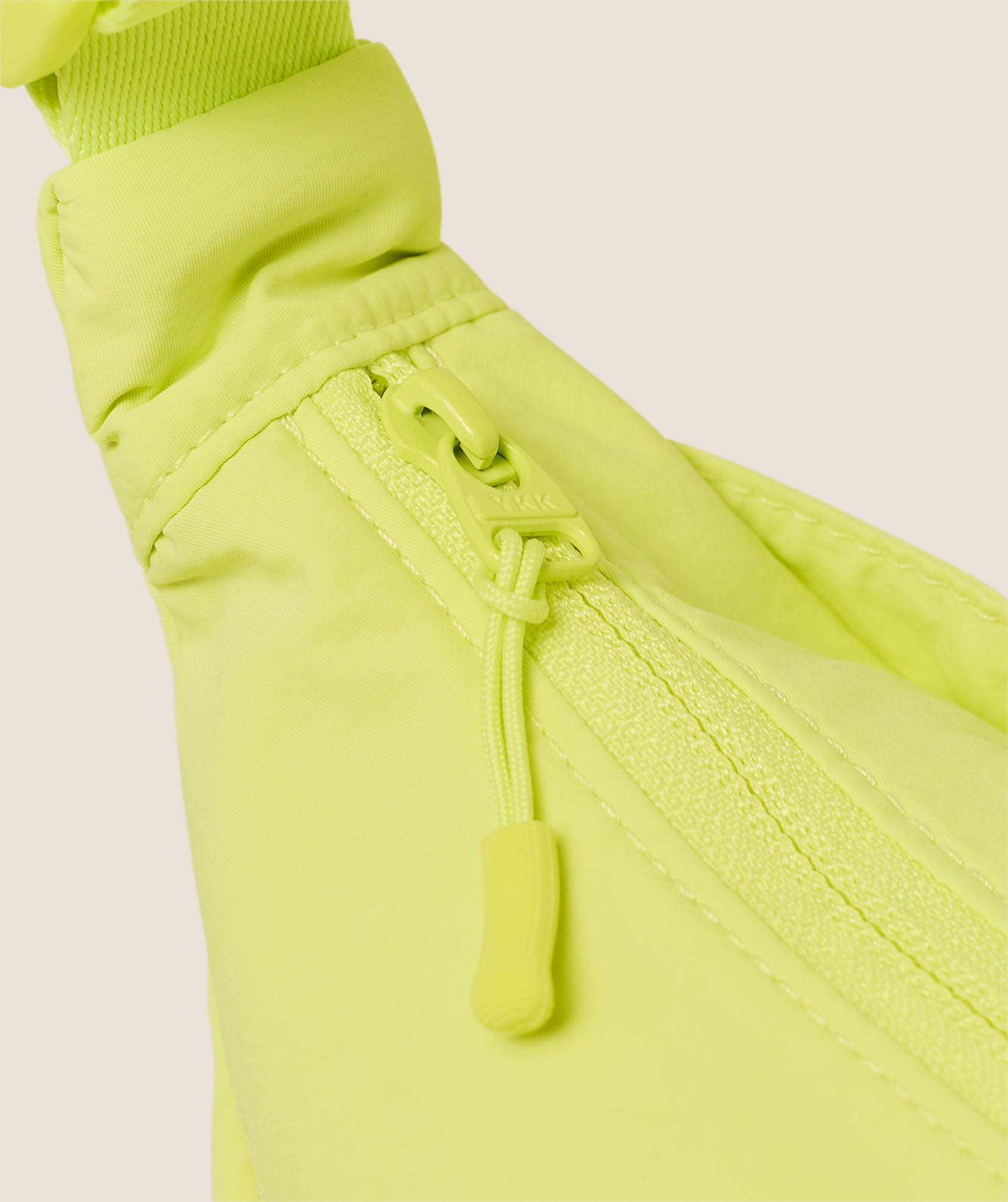 gymshark-everyday-seamless-pleat-crossbody-umh-ngetasche-2 image 4