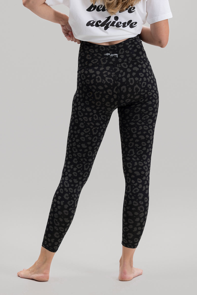 hey-honey-classic-maternity-leggings-leo-yogahose-schwarz-high-waist image 2