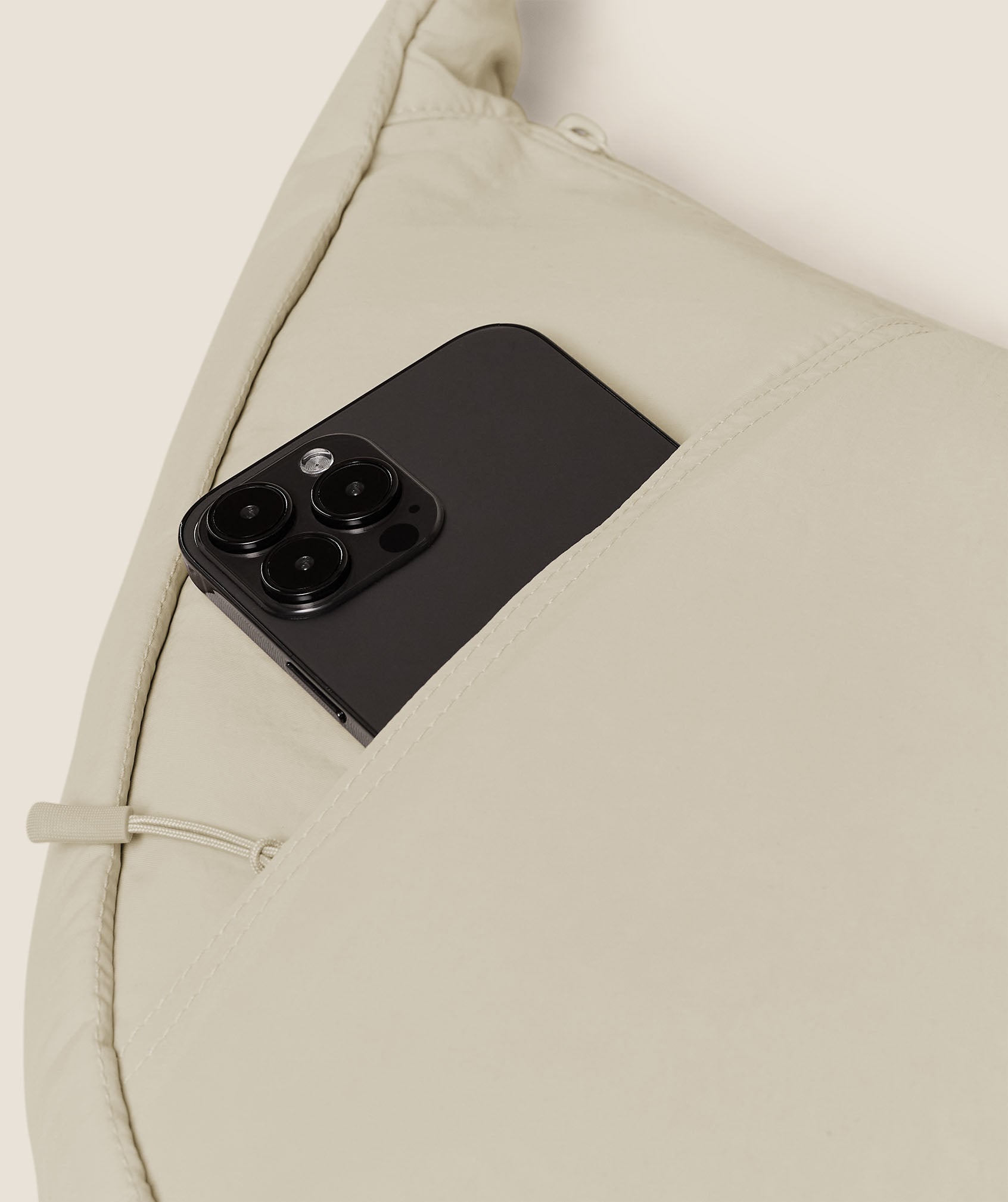 gymshark-everyday-seamless-large-pleat-crossbody-nylon image 4