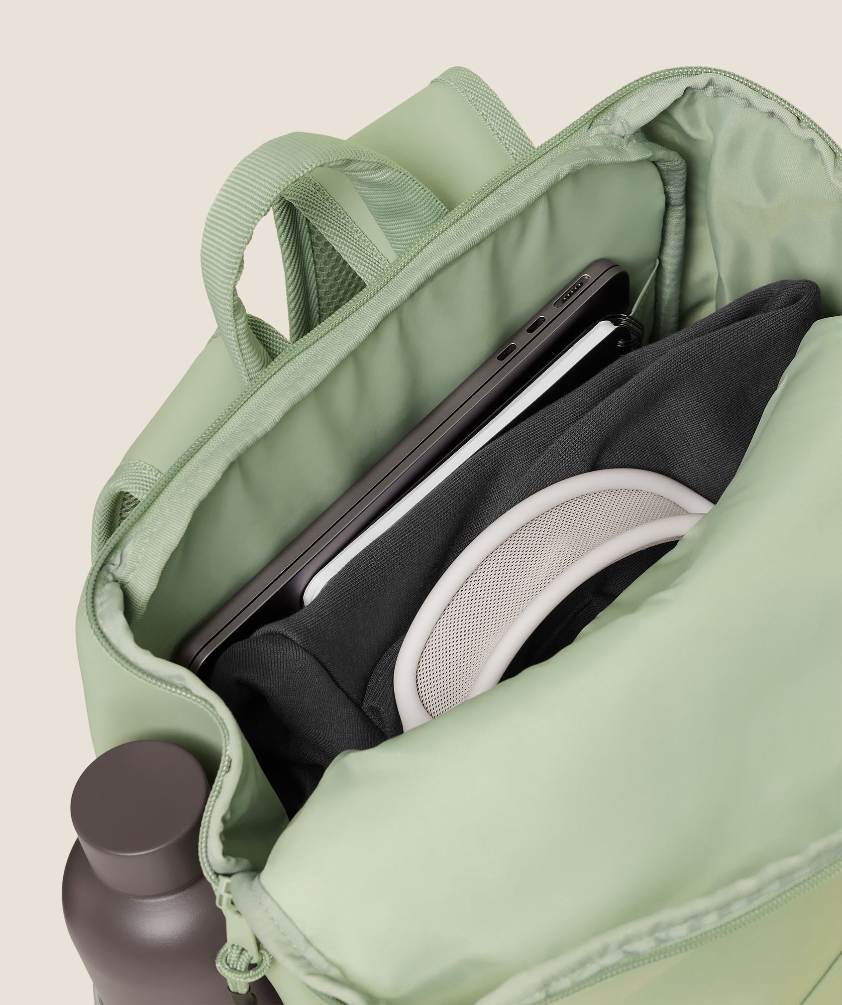gymshark-everyday-small-sleek-backpack-rucksack-20-liter-2 image 2