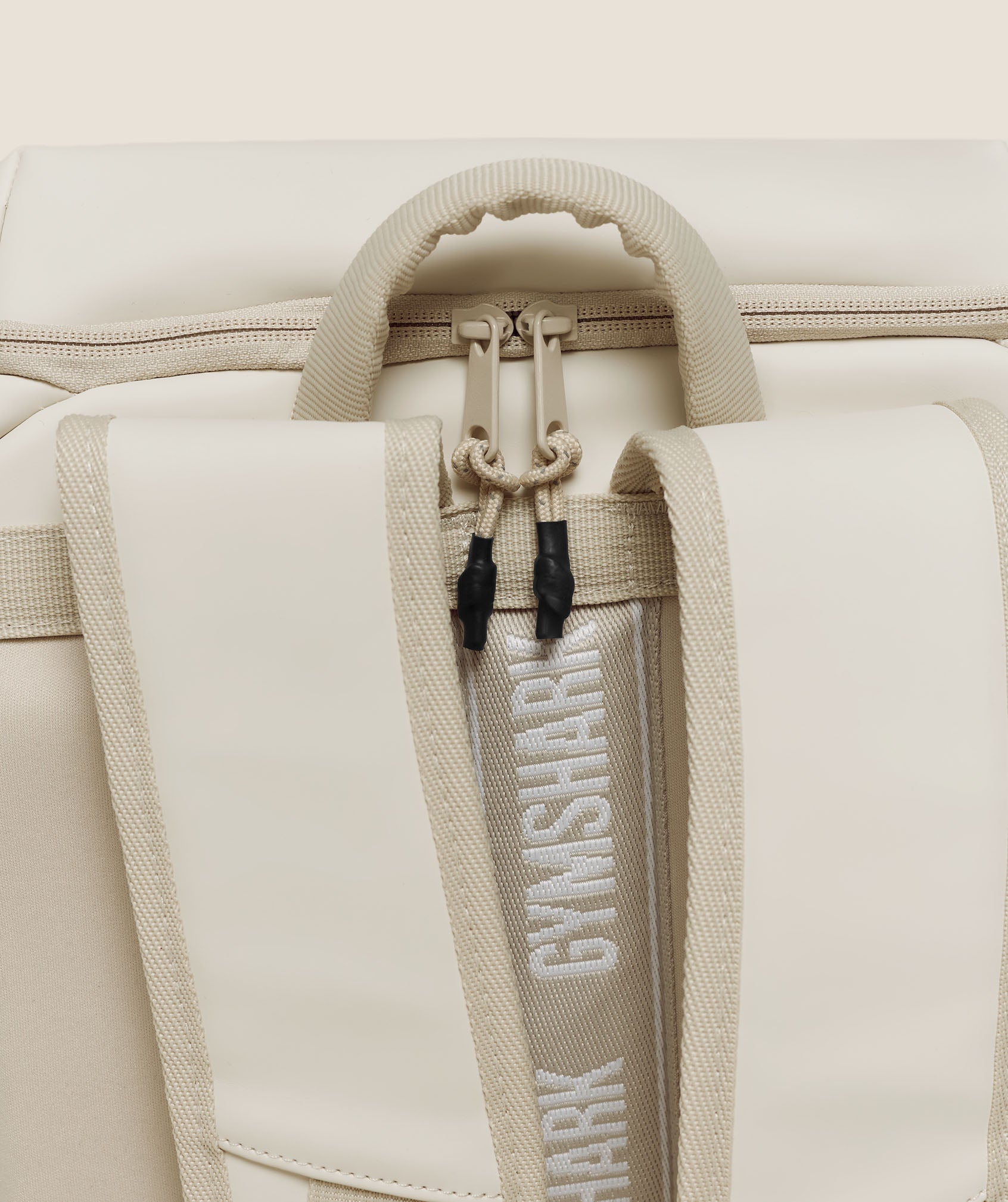 gymshark-everyday-small-sleek-backpack-rucksack-20-liter image 4