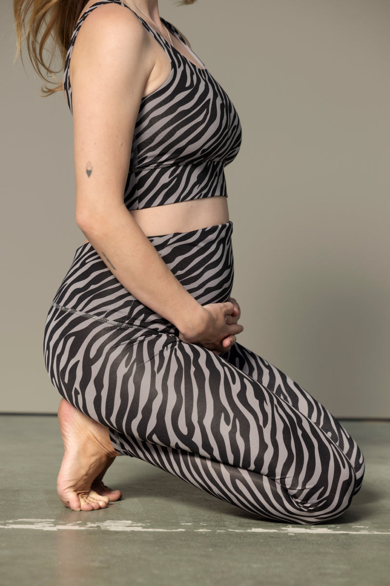 hey-honey-classic-maternity-leggings-zebra-stone-umstand image 1