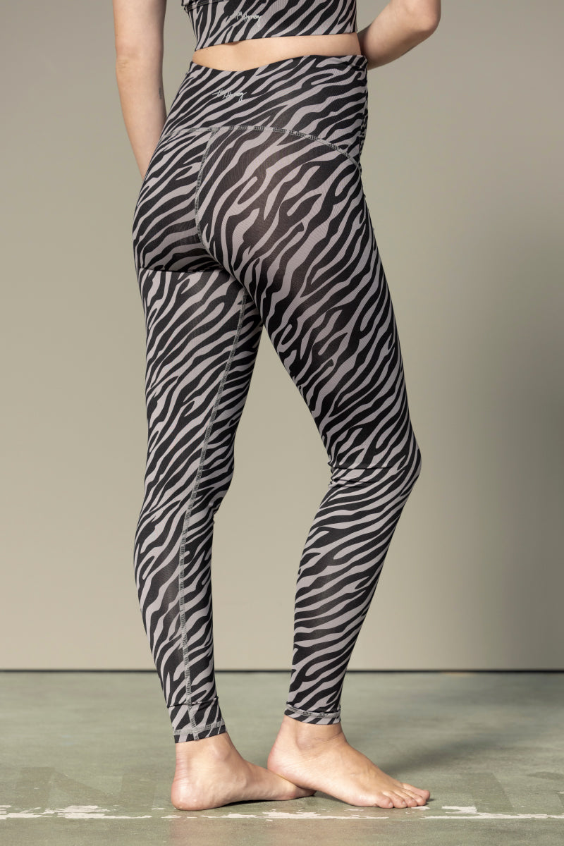 hey-honey-classic-maternity-leggings-zebra-stone-umstand image 3