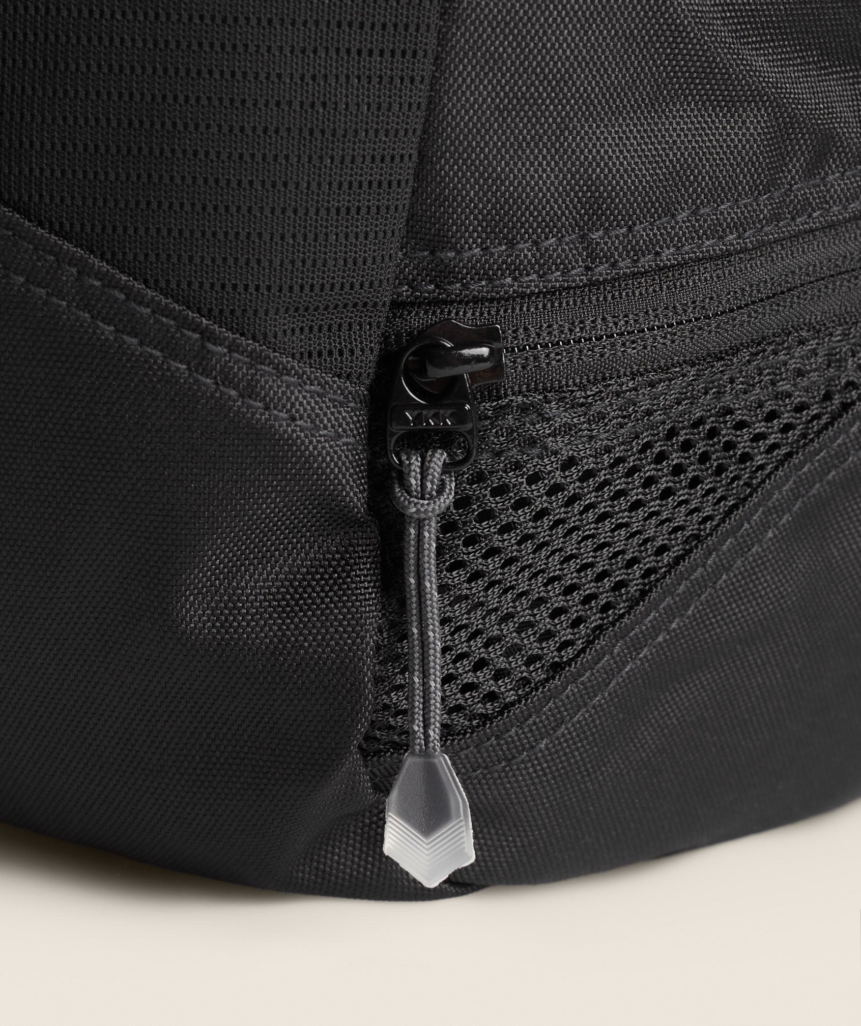 gymshark-everyday-seamless-sharkhead-backpack-rucksack-24-l image 4