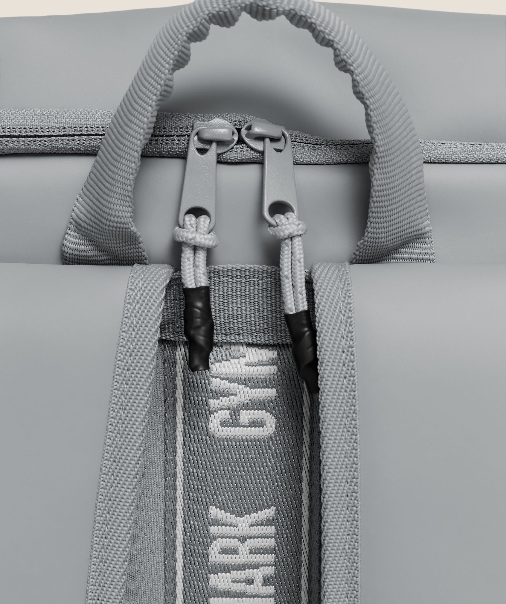 gymshark-everyday-seamless-sleek-rucksack-23-l-laptopfach image 5