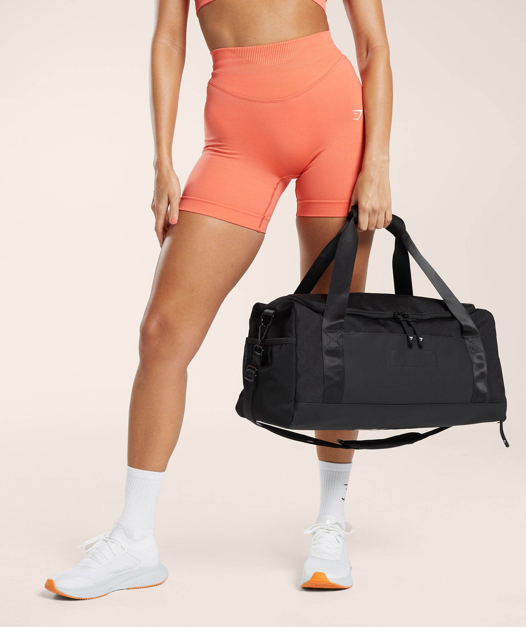 gymshark-everyday-holdall-small-sporttasche-34l-mit-schuhfach-2 image 2