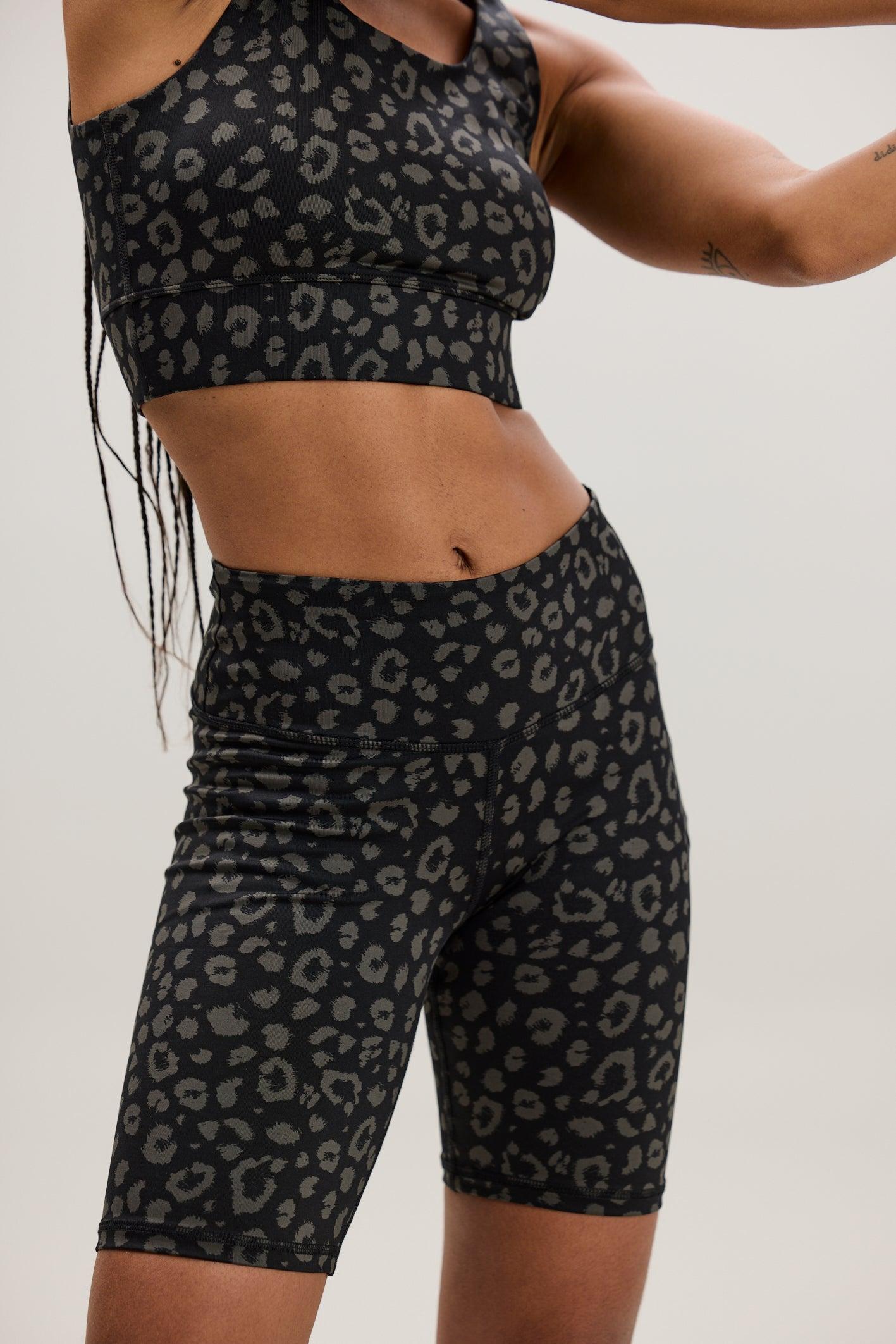 hey-honey-classic-biker-leo-black-shorts-leo-high-waist image 2