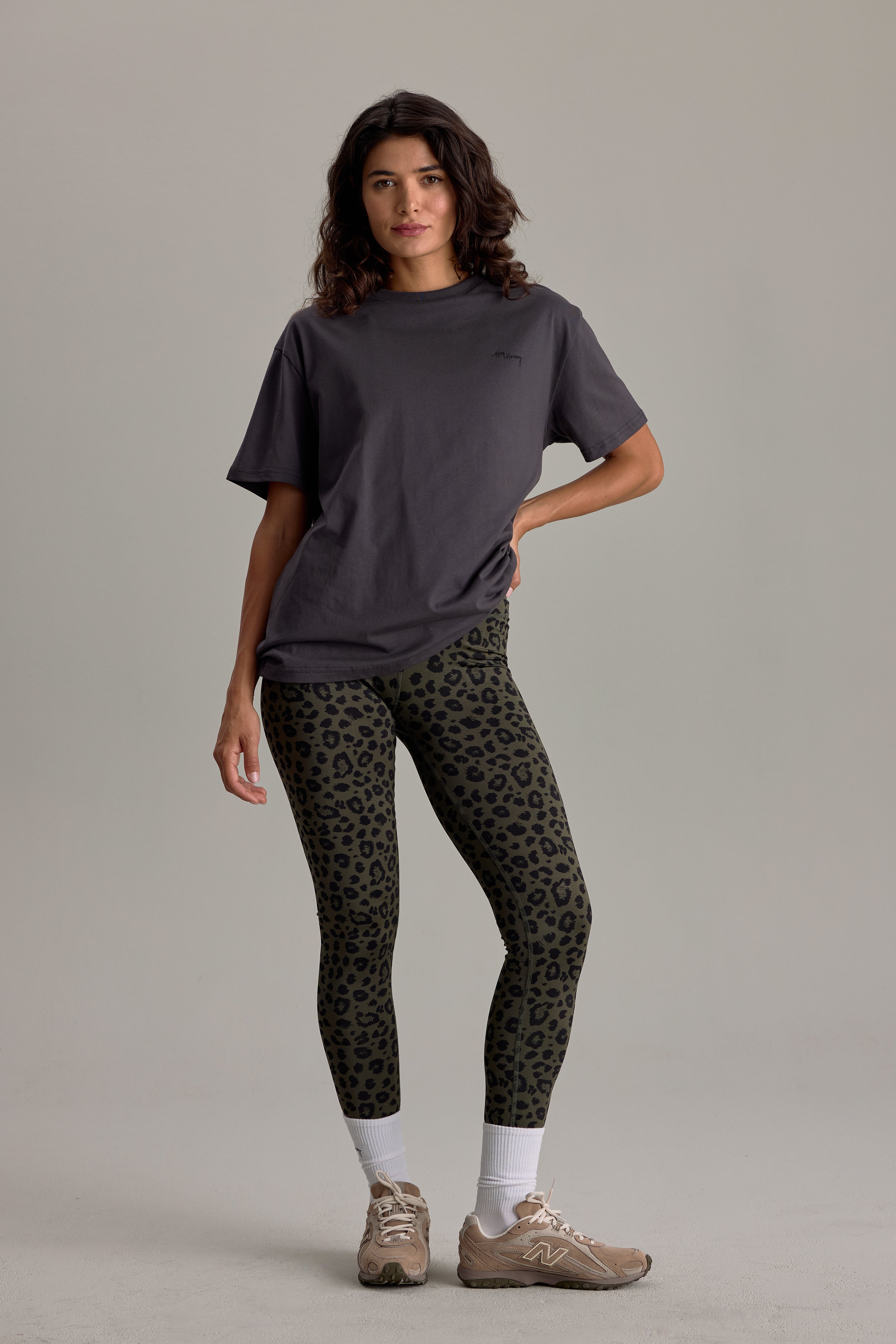 hey-honey-classic-t-shirt-kind-dark-grey-mit-print image 7