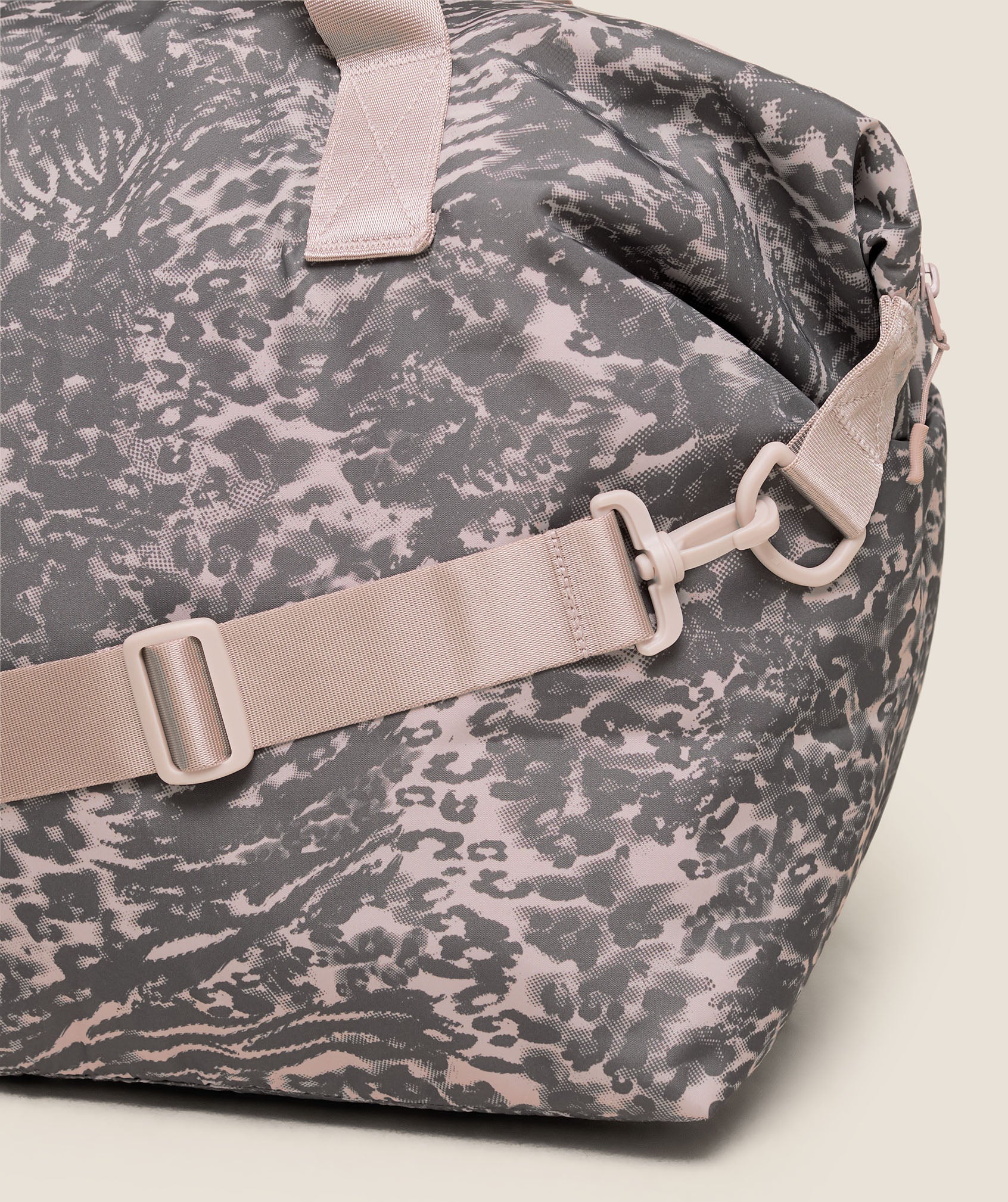gymshark-everyday-mode-duffle-bag-sporttasche-64-cm-recycelt-3 image 3