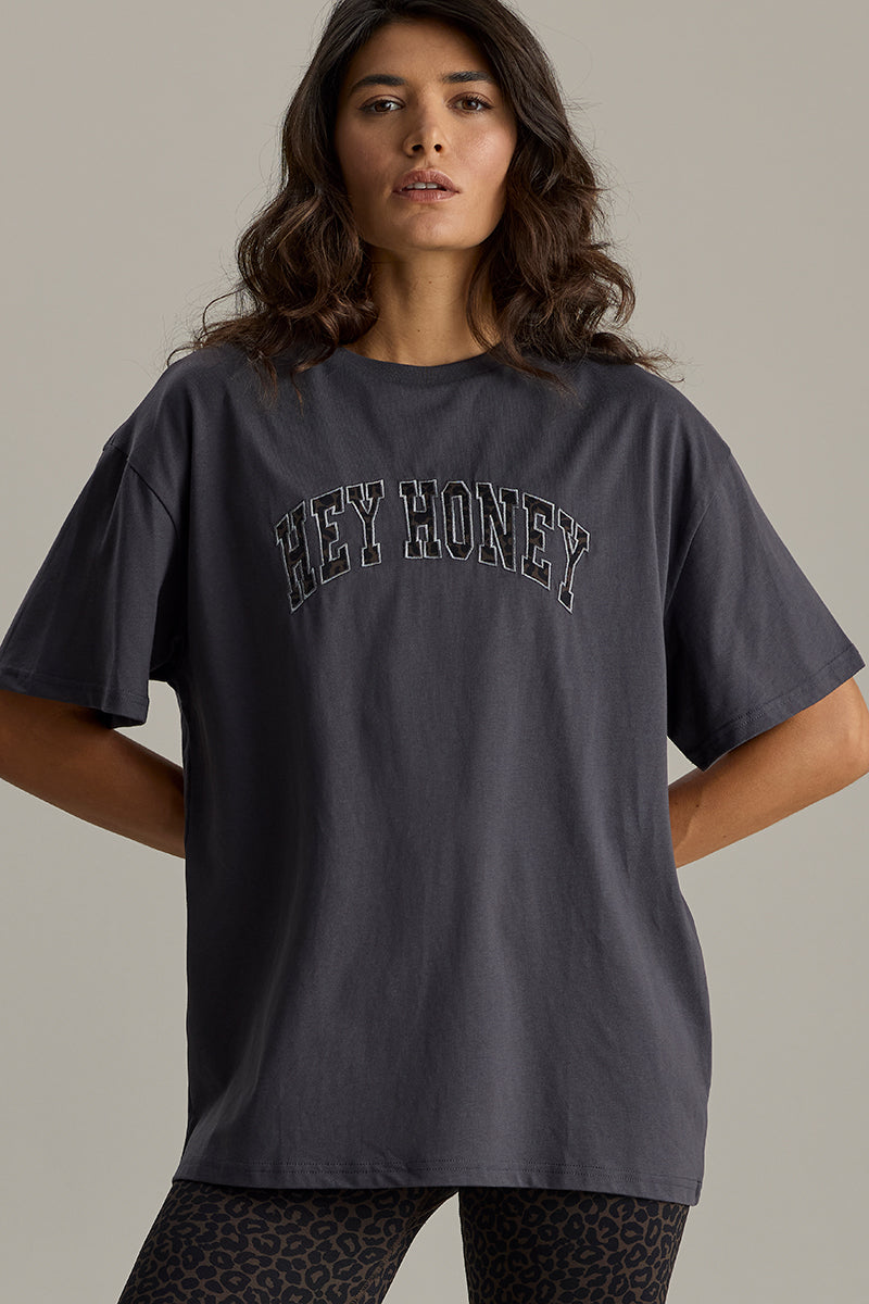 hey-honey-classic-oversized-t-shirt-leo-dark-grey-grau image 1