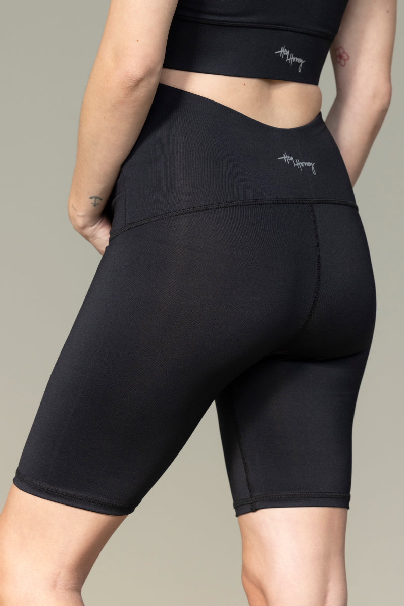 hey-honey-classic-maternity-biker-shorts-schwarz-umstand image 2