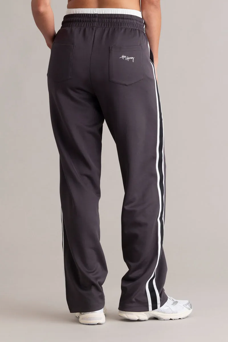 hey-honey-classic-trackpants-grey-trainingshose-grau-entspannt image 1