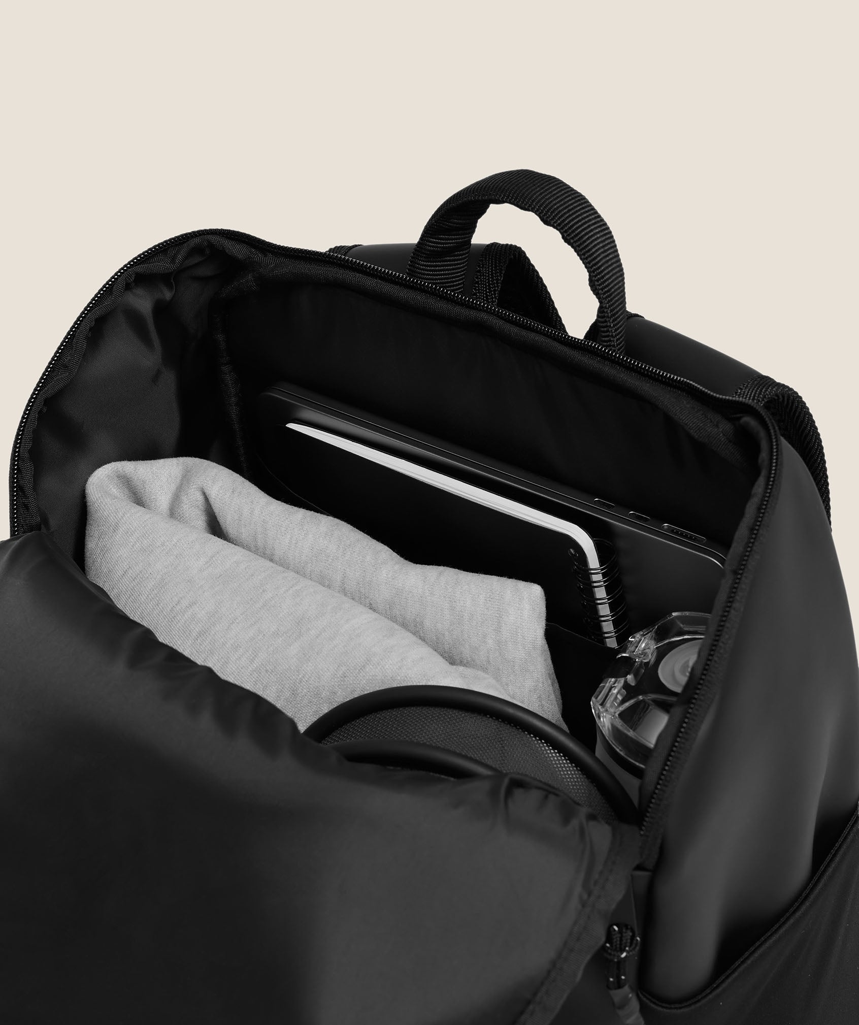 gymshark-everyday-small-sleek-backpack-rucksack-20-liter image 8
