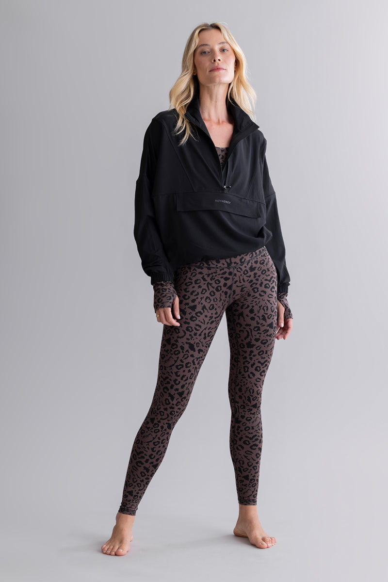 hey-honey-classic-mono-leo-soft-brown-yogahose-high-waist image 8