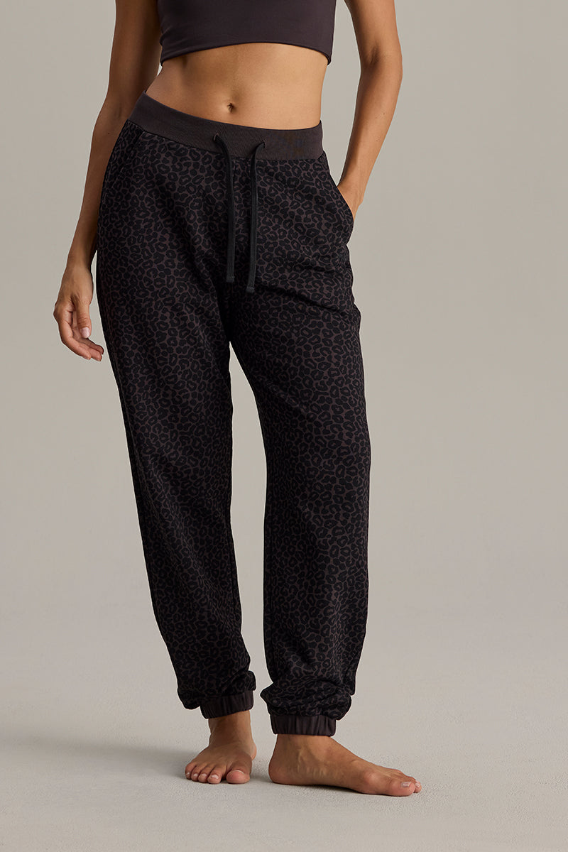 hey-honey-classic-cuff-sweat-pants-leo-dark-brown image 3