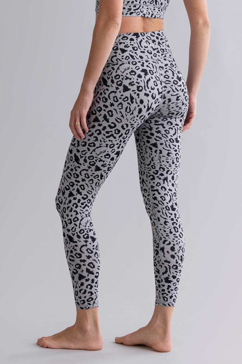 hey-honey-classic-cropped-leggings-mono-leo-stone-7-8 image 3