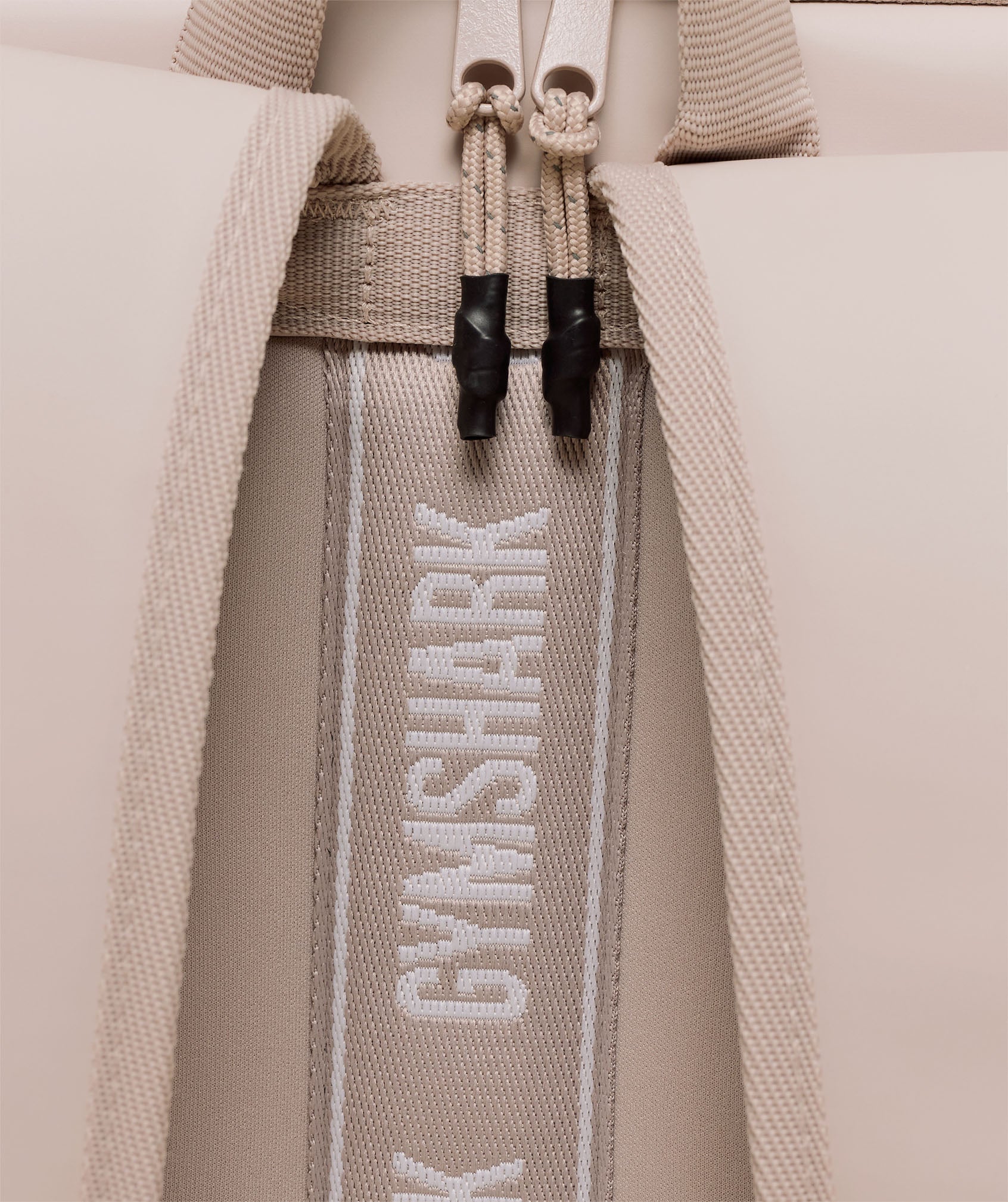 gymshark-everyday-small-sleek-backpack-rucksack-20-liter-4 image 4