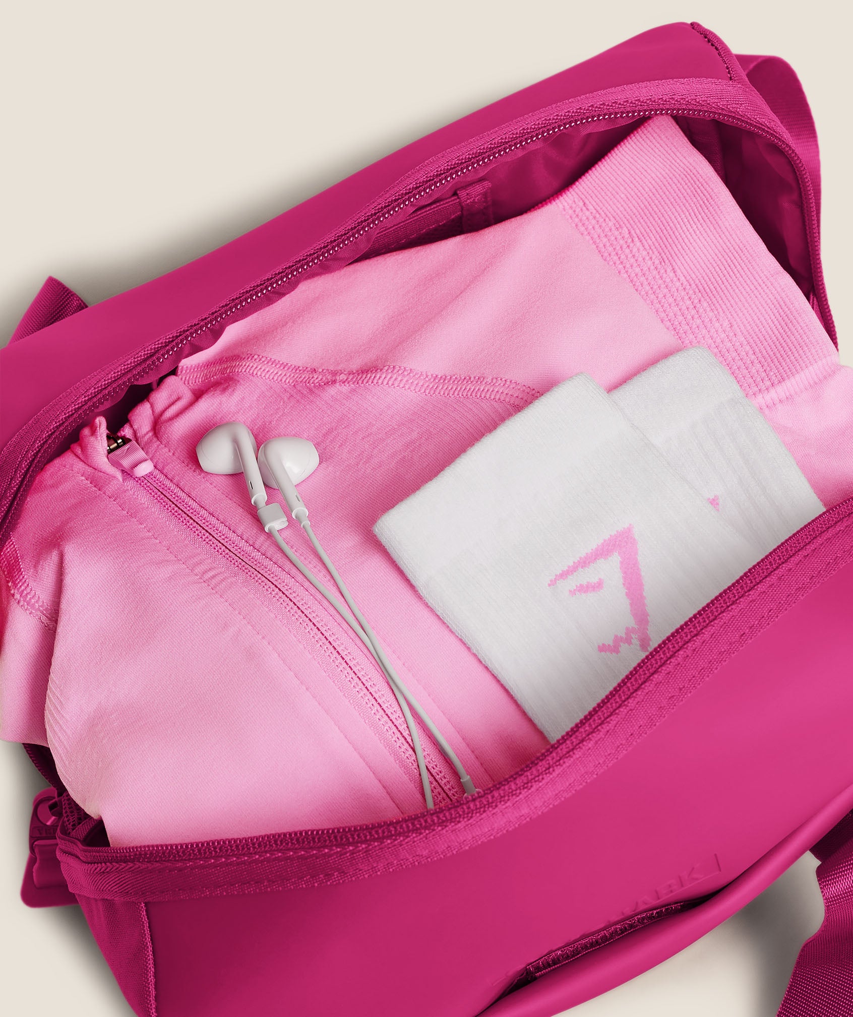 gymshark-everyday-mini-holdall-minitasche-mit-reissverschluss-2 image 2