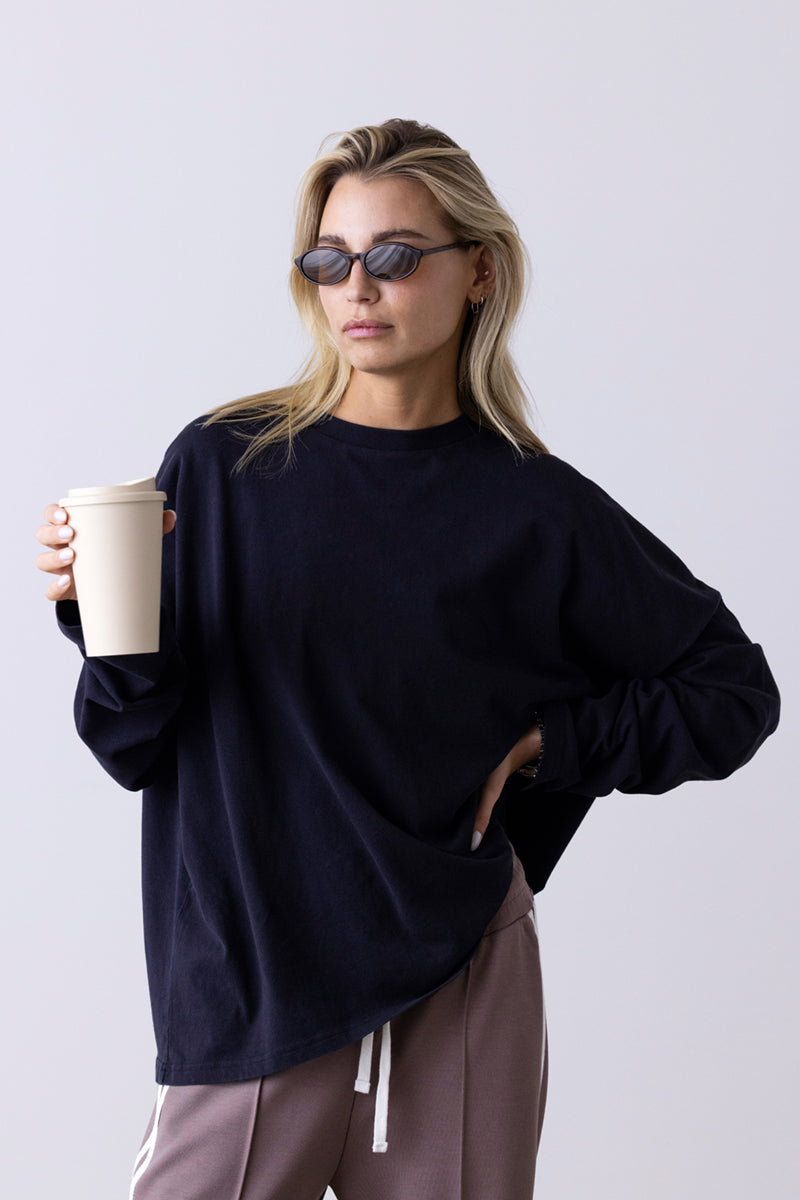 hey-honey-classic-oversized-longsleeve-black-washed image 2