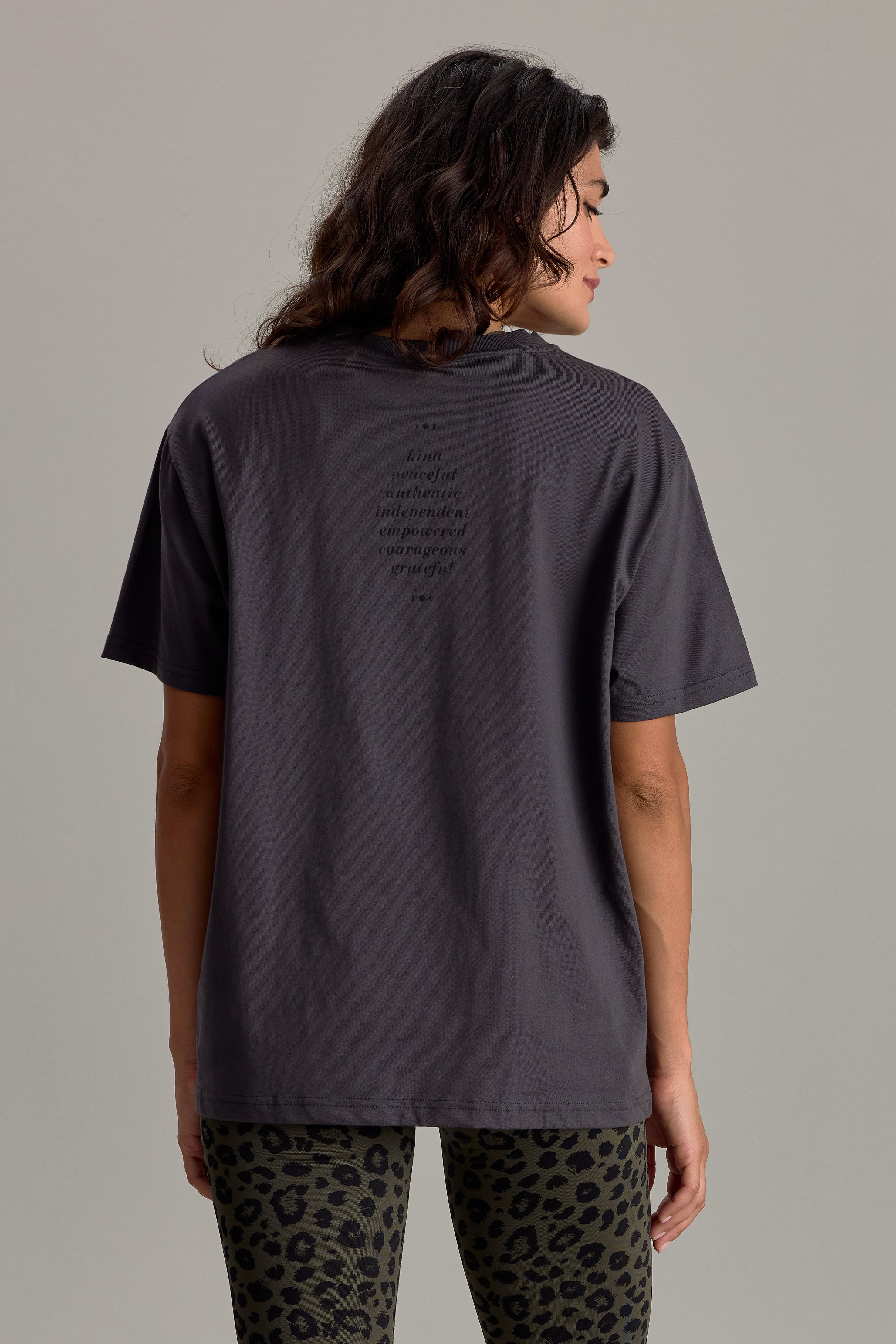 hey-honey-classic-t-shirt-kind-dark-grey-mit-print image 3