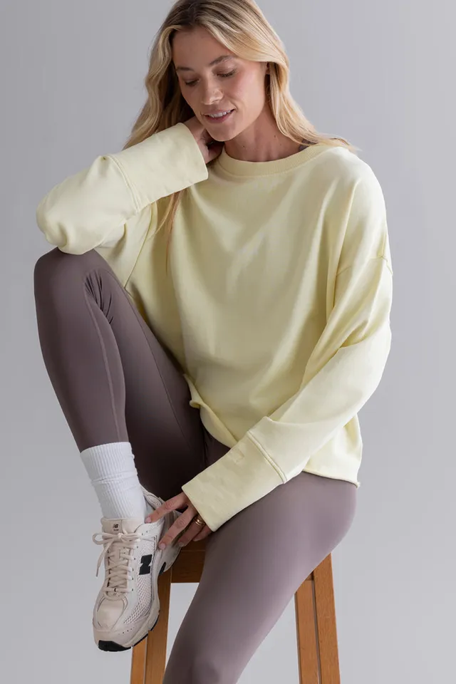hey-honey-classic-open-edge-sweater-pastel-yellow-baumwolle image 1