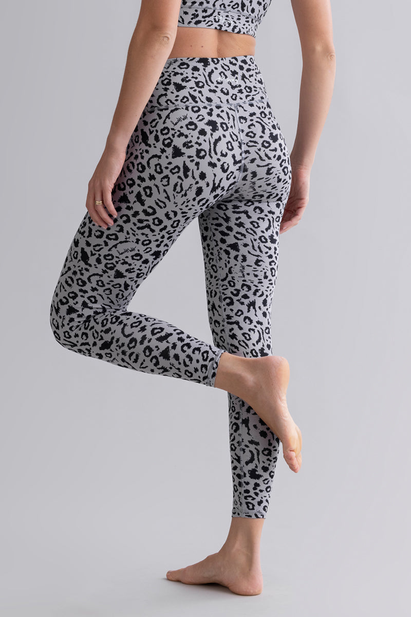 hey-honey-classic-cropped-leggings-mono-leo-stone-7-8 image 1