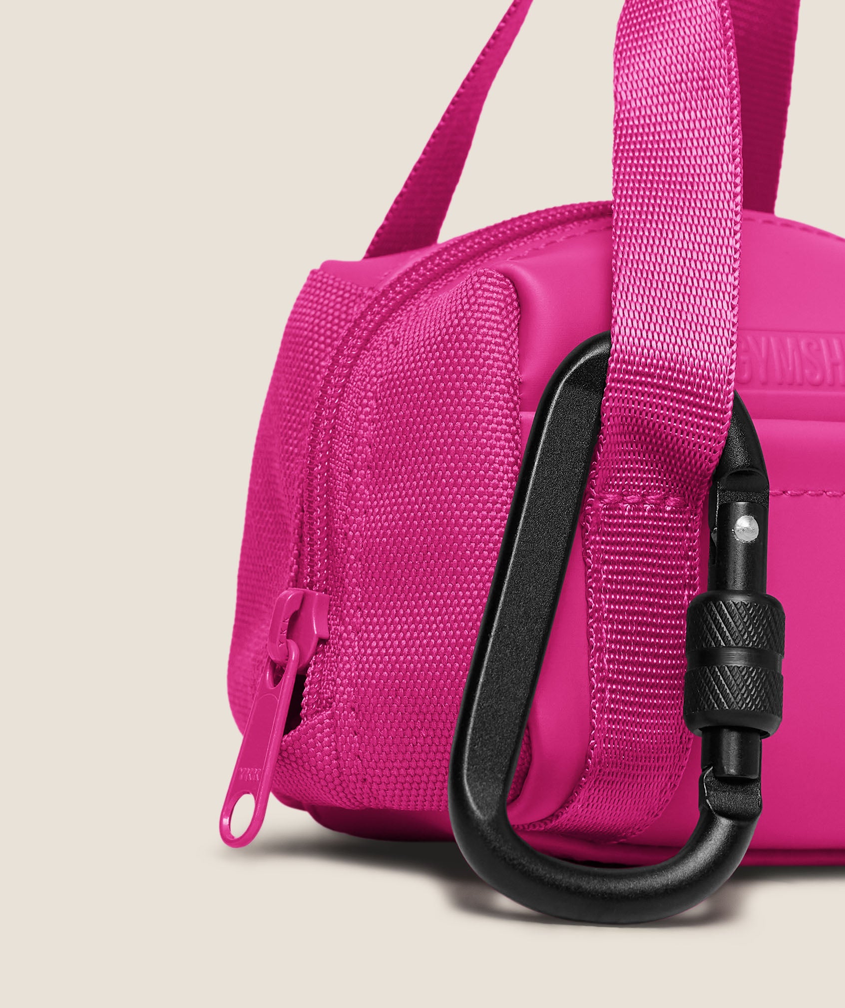 gymshark-everyday-mini-holdall-keychain-anh-nger image 3
