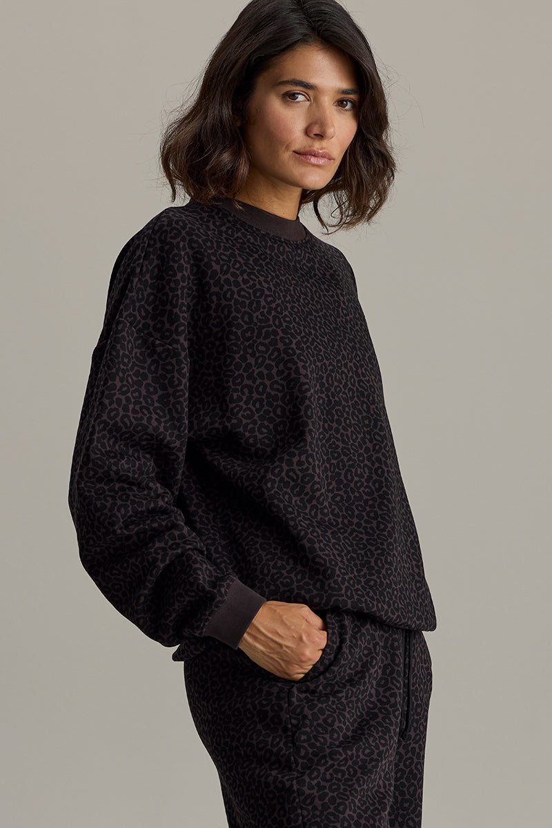hey-honey-classic-sweater-leo-dark-brown-yoga-pullover image 8