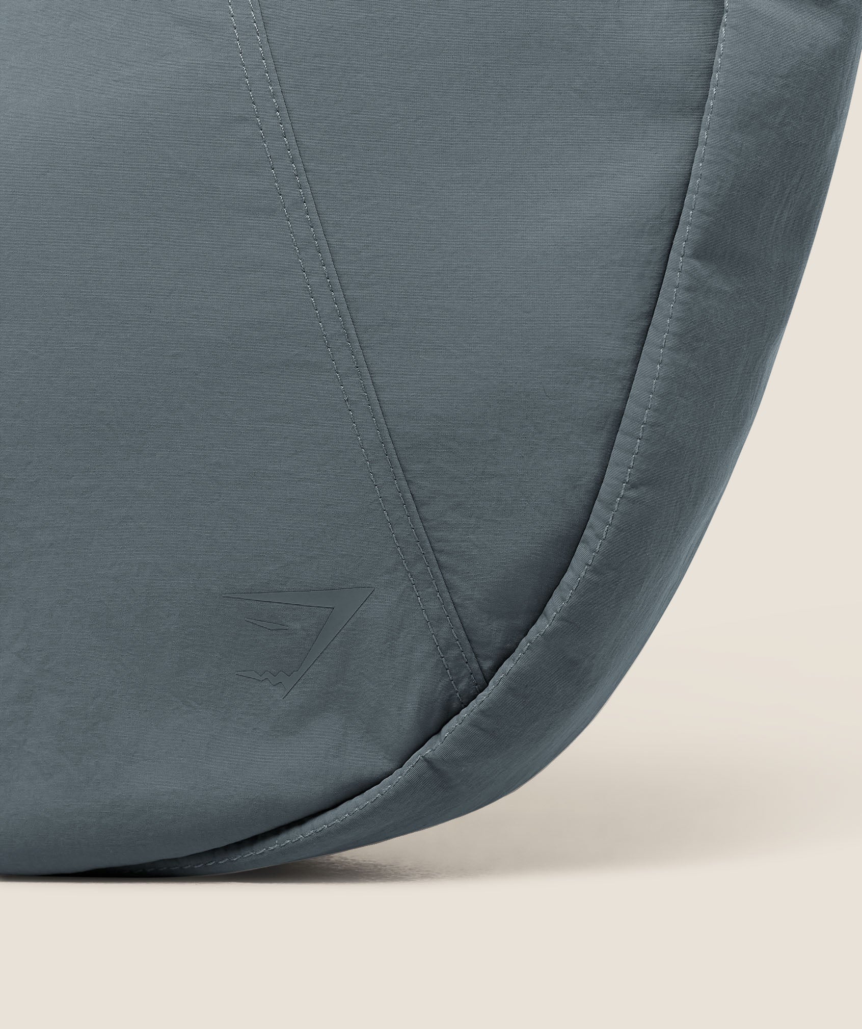 gymshark-everyday-seamless-large-pleat-crossbody-tasche-nylon-2 image 5