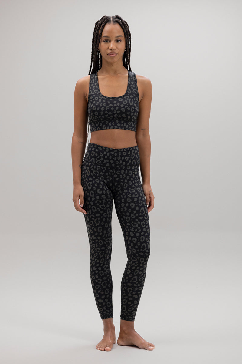 hey-honey-classic-cropped-leo-black-set-bra-leggings image 1
