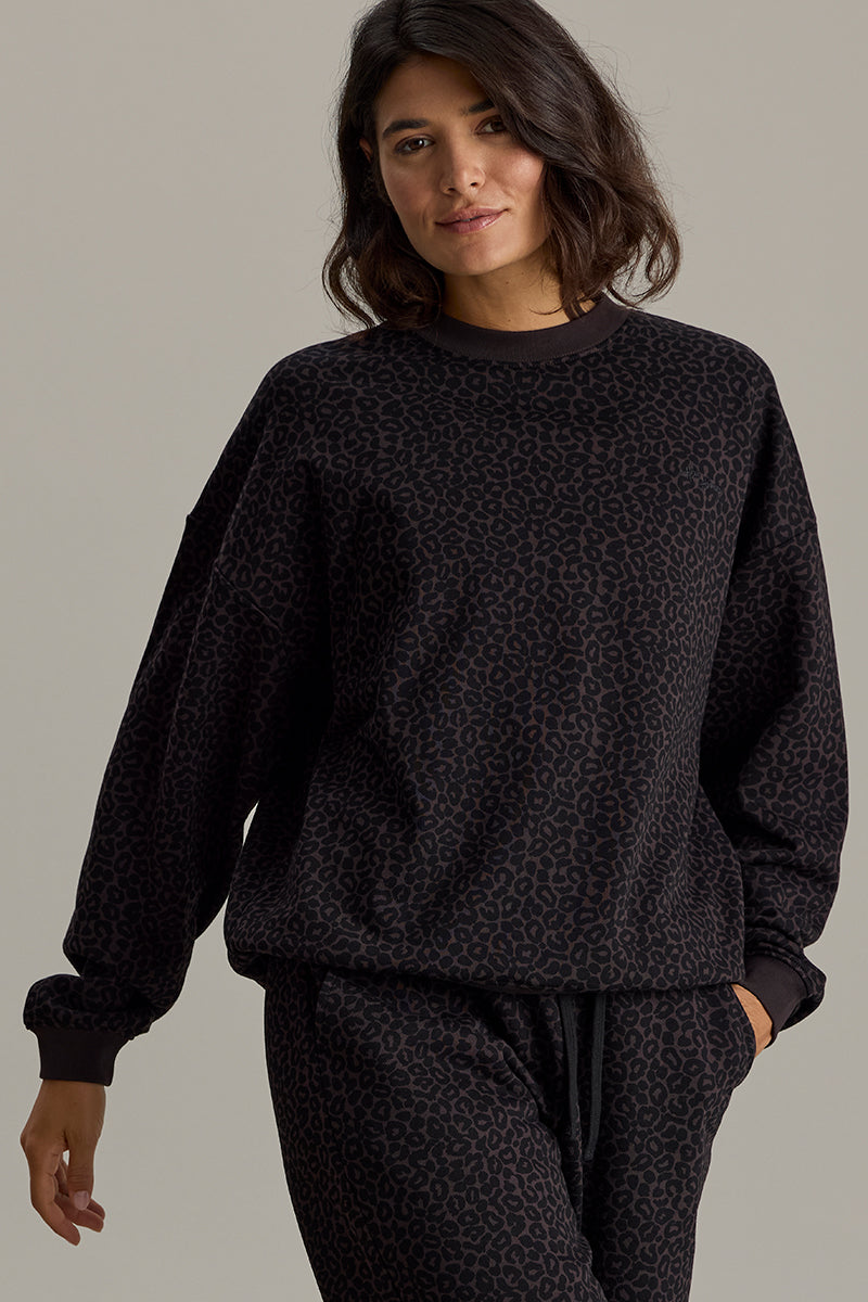 hey-honey-classic-sweater-leo-dark-brown-yoga-pullover image 4