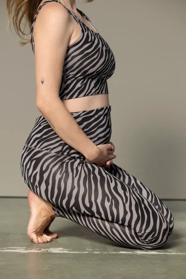 hey-honey-classic-maternity-leggings-zebra-stone-umstand image 1