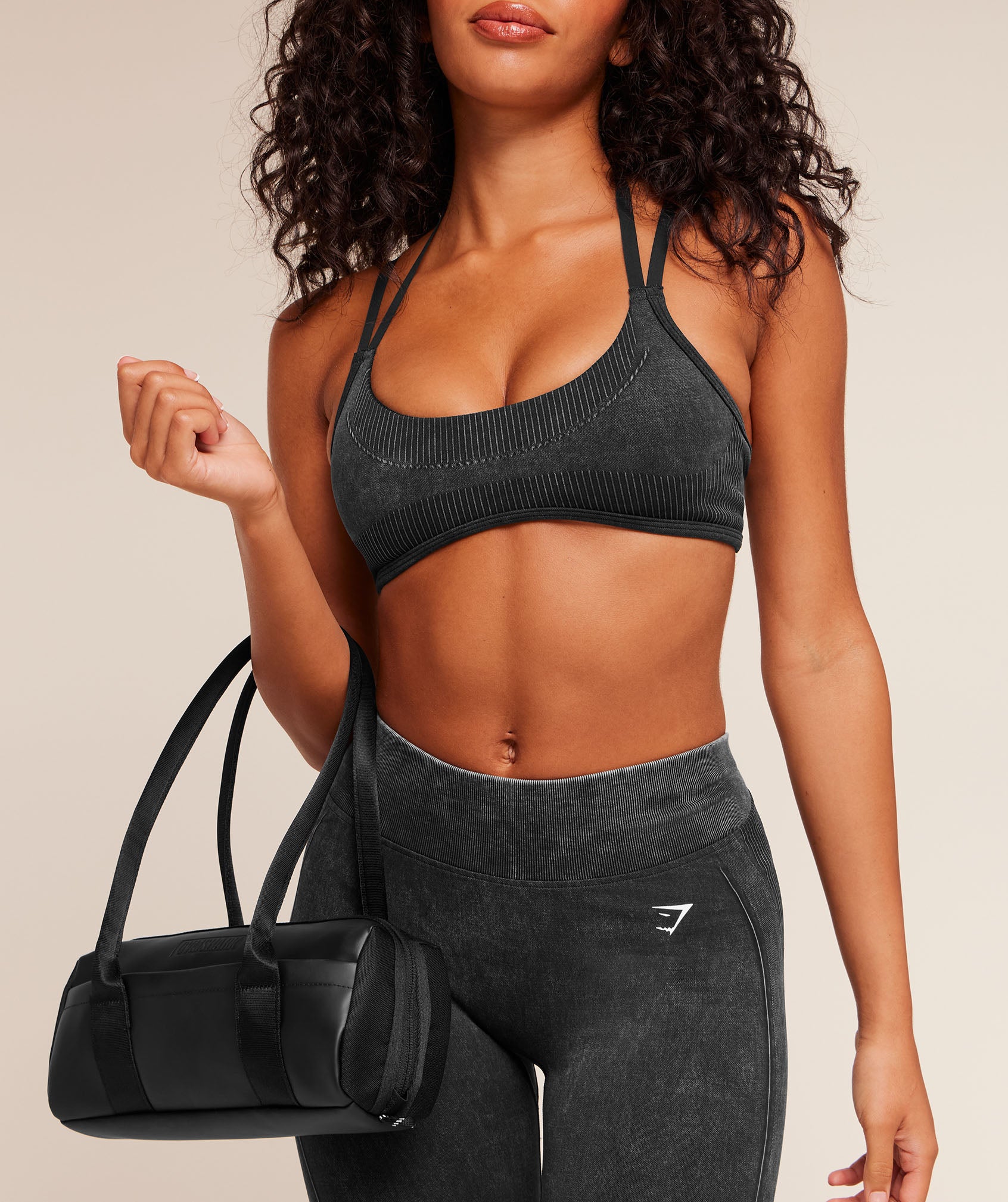 gymshark-everyday-seamless-everyday-baguette-bag-umh-ngetasche image 3